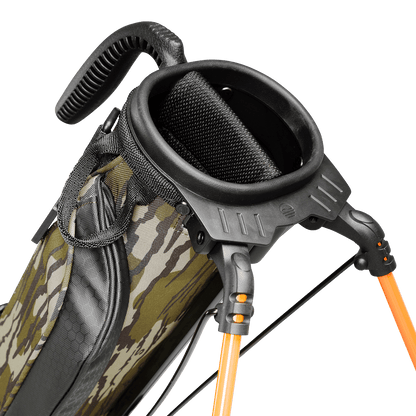 A close up top view of a mossy oak bottomland Loma golf bag’s 2-way divider